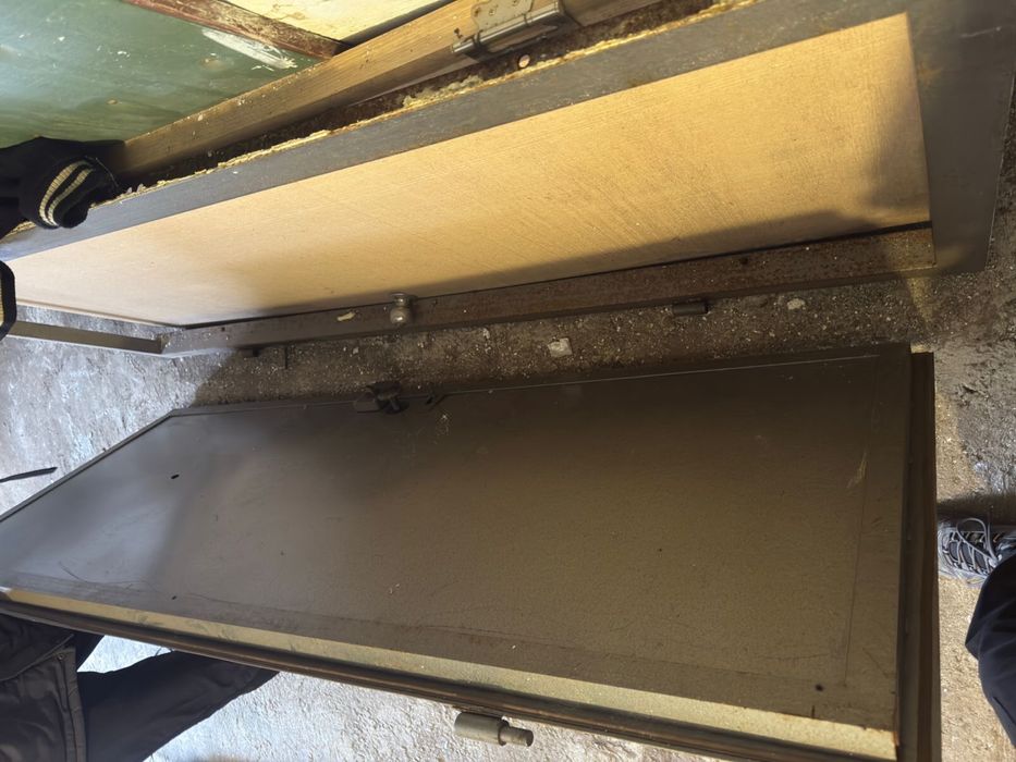 Продам металачическую дверь