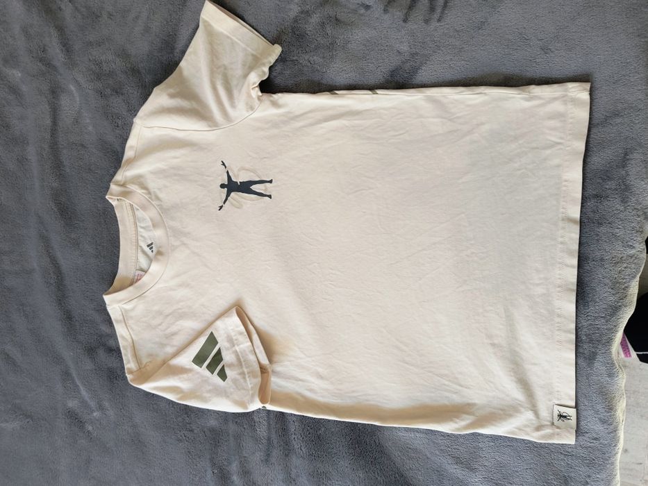 De vânzare compleu Adidas,mărime 10-12 ani,