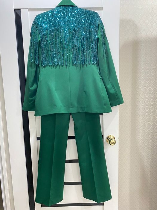 Вечерний брючный костюм