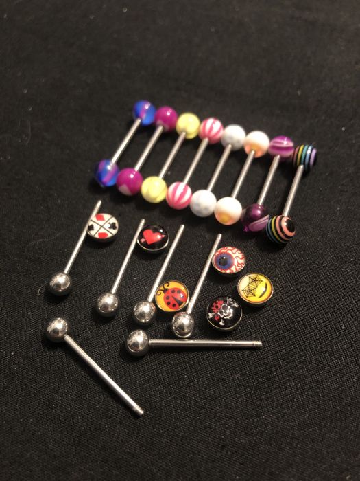 Обеци за езика от медицинска стомана