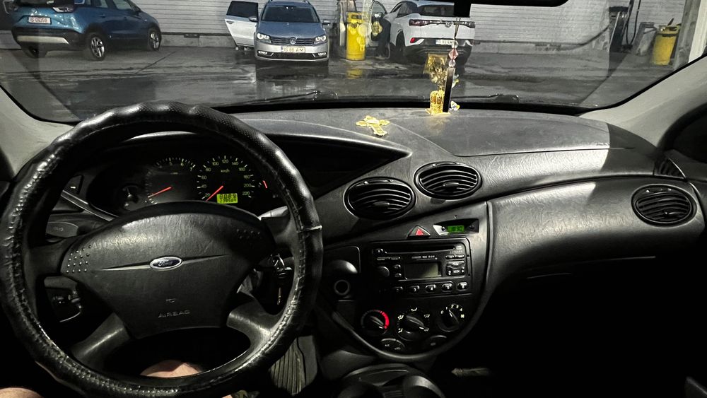 Vând Ford focus  .