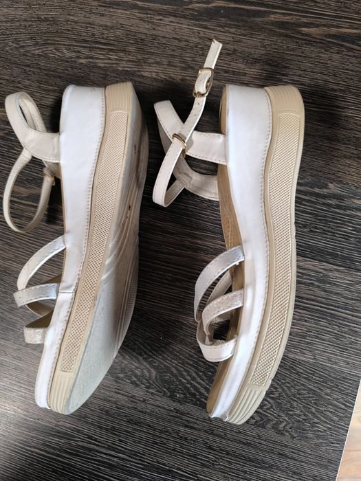 Дамски бели сандали