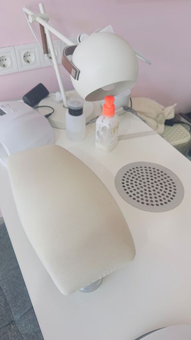 Продавам професионално оборудване за салон!