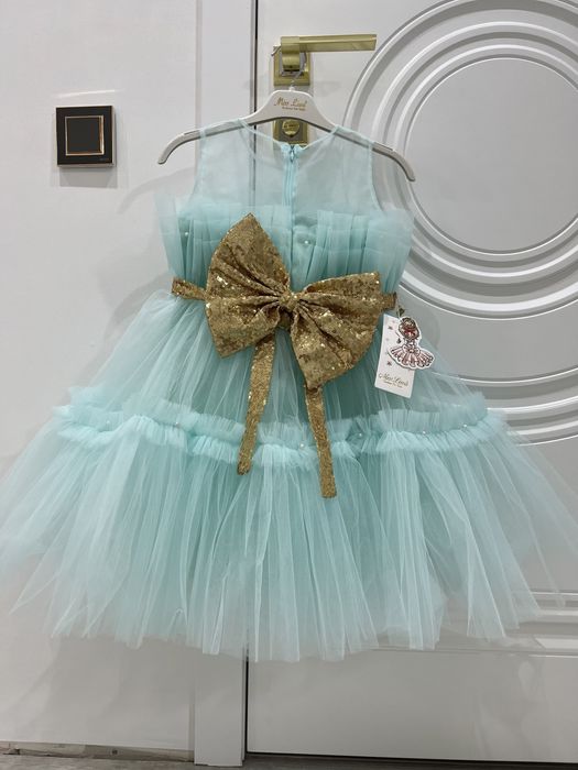 Продам детские платья от 4 до 10 лет