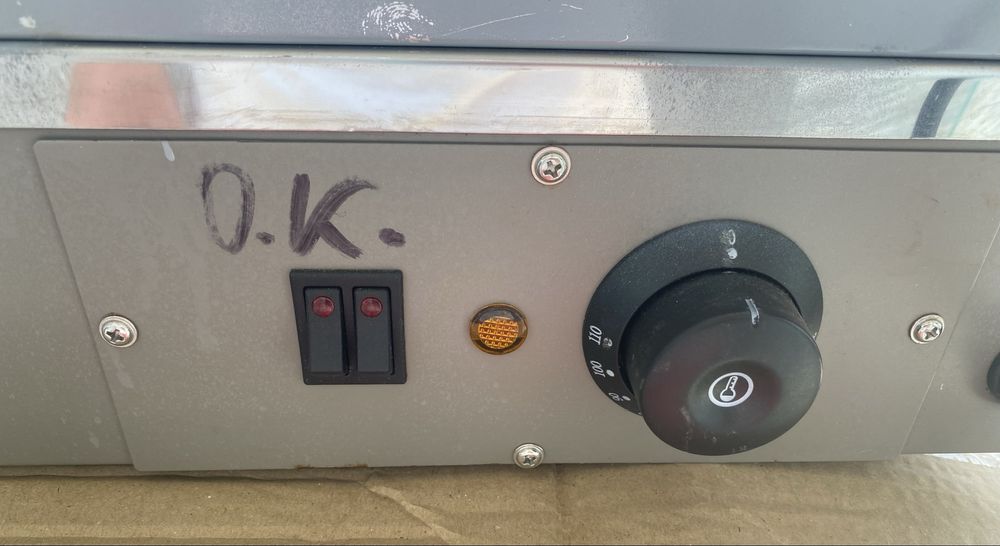 малка топла настолна витрина