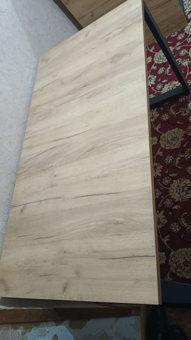 Срочно продаётся стол состояние новая цвет дубовый ширина 80 длина 130