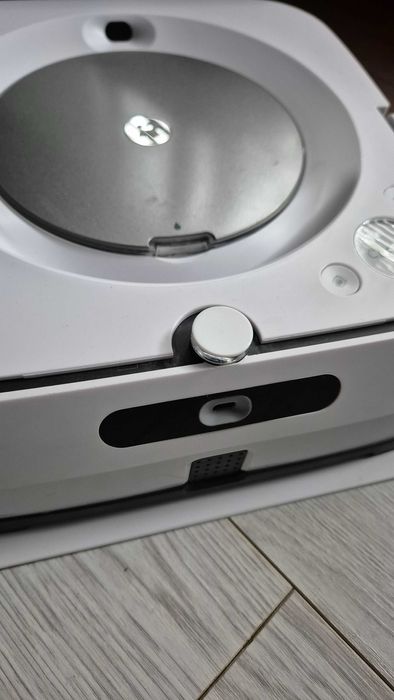 Миещ робот iRobot Roomba jet M6