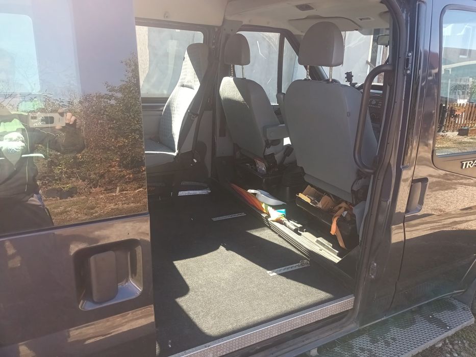 Ford Transit 2,2 tdci cu 4+2 locuri, autoturism cu Lift pentru pers. cu disabilitati.