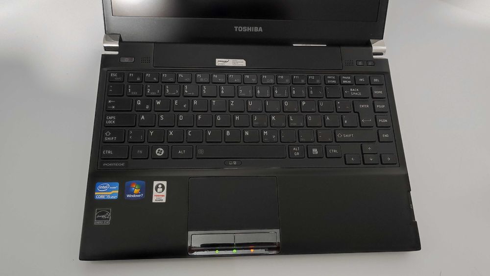 Laptop Fujitsu Portege R830