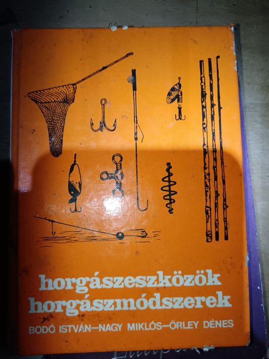 Diverse cărți în limba maghiara