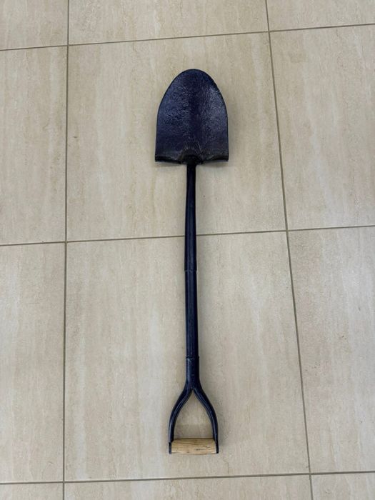 Lopata  Prosolve 2.5Kg - cu coadă din lemn - 100cm lungime