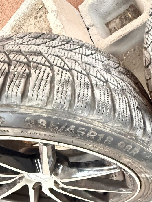 Продам комплект зимней резины с дисками 235/45 R18