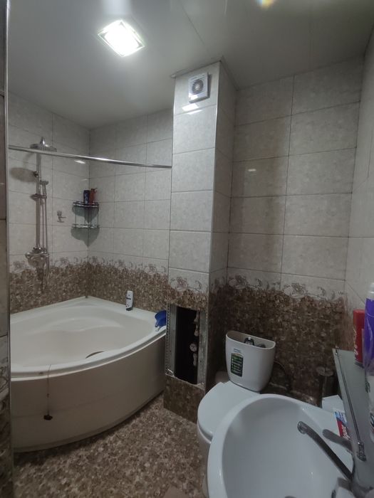 Srochna vagzalda 3 xonali uy ijaraga beriladi