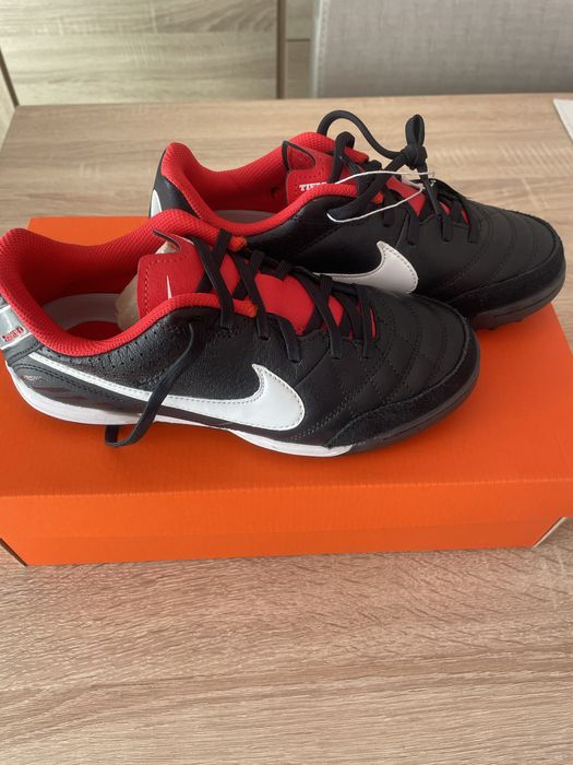 Ghete fotbal Nike Jr Tiempo Natural IV LTR TF- noi, marimea 35