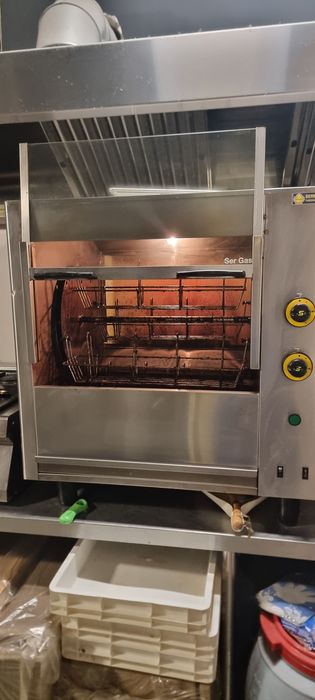 Vand rotisor pe gaz  capacitate 12 pui folosit foarte putin