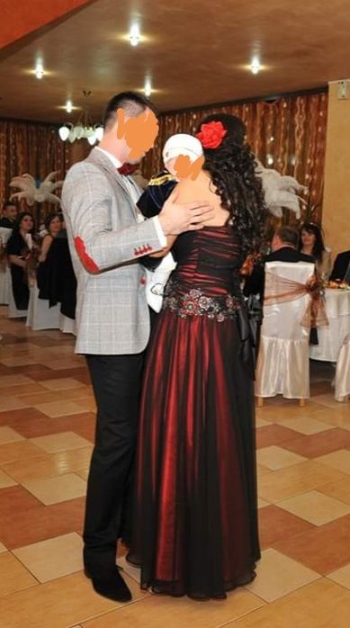 Rochie eleganta din voal de matase și dantela