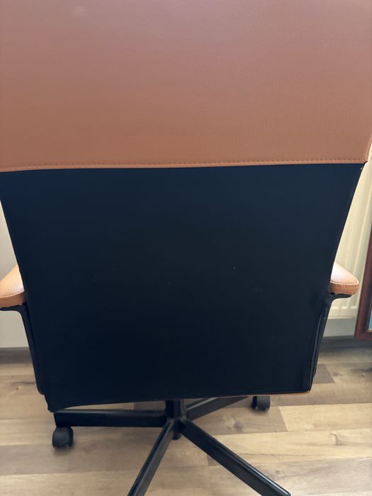 Scaun si birou pret negociabil, nu ofer transport