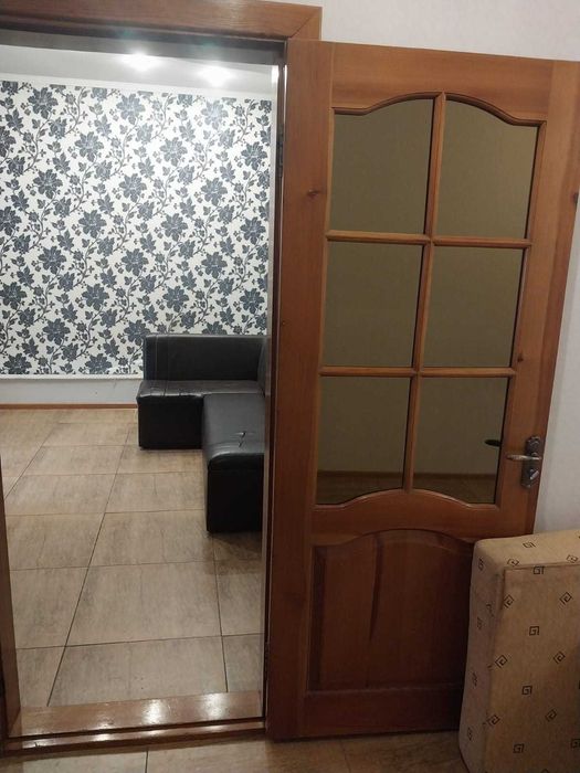 Продам межкомнатные двери 3 штуки