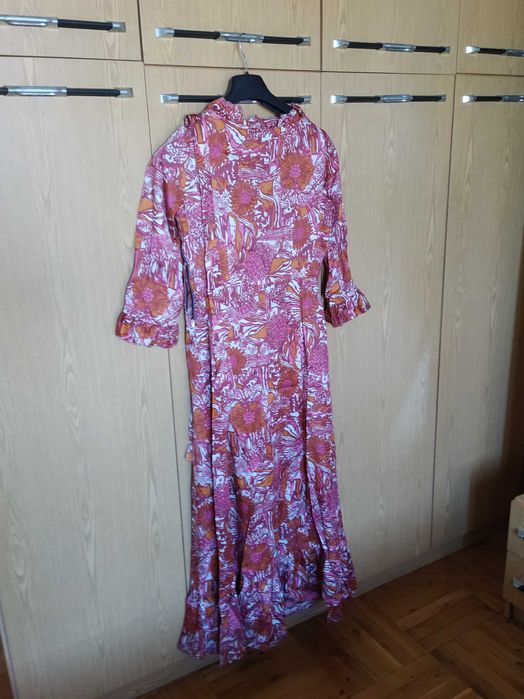 Дълга рокля с волани