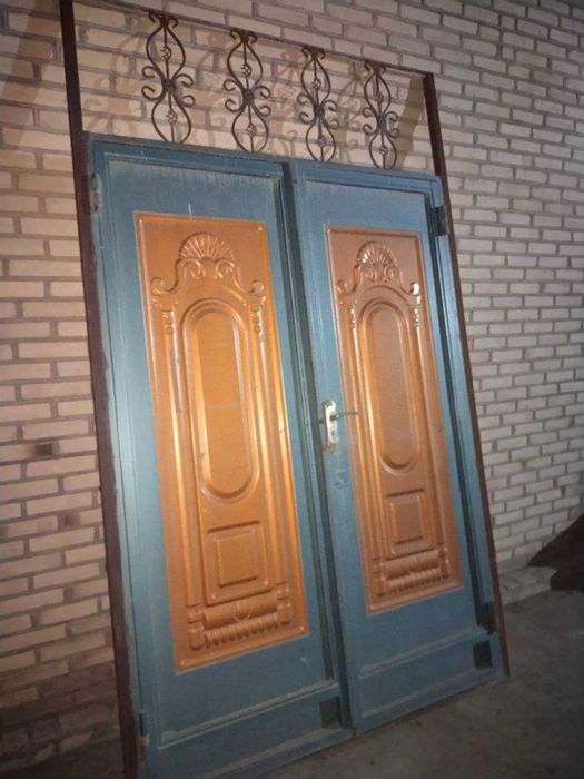 Temir darvoza sotiladi.