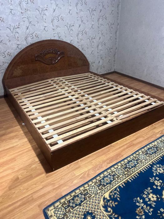 Кровать с матрасом