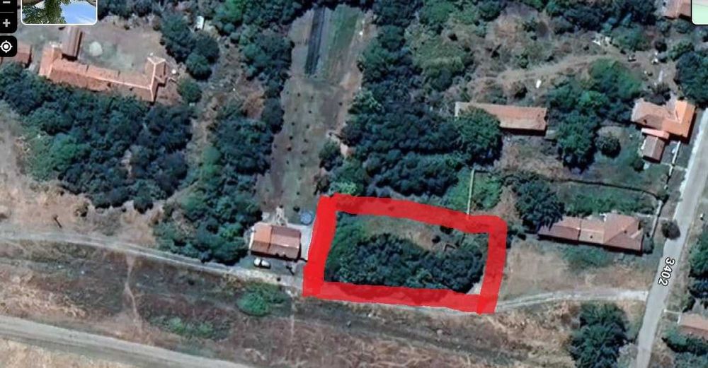 Парцел / дворно място !