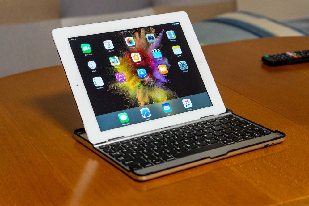 iPad (4th generation) A1480 Wi-Fi + Cellular + bluetooth keyboard /case/