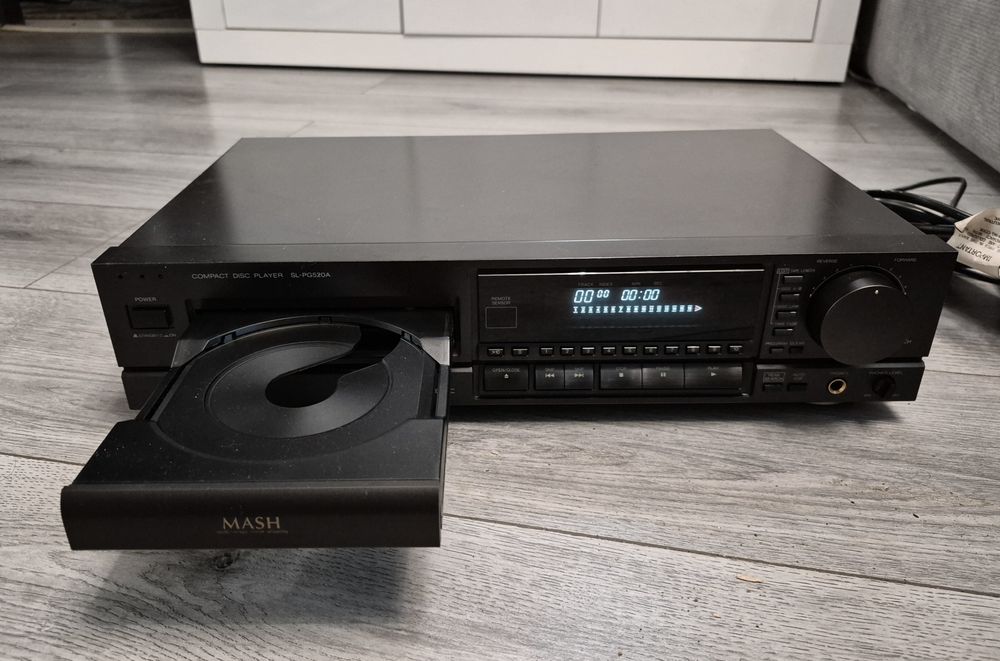 CD player Technics SL PG 520 A, fabricat in Germania.