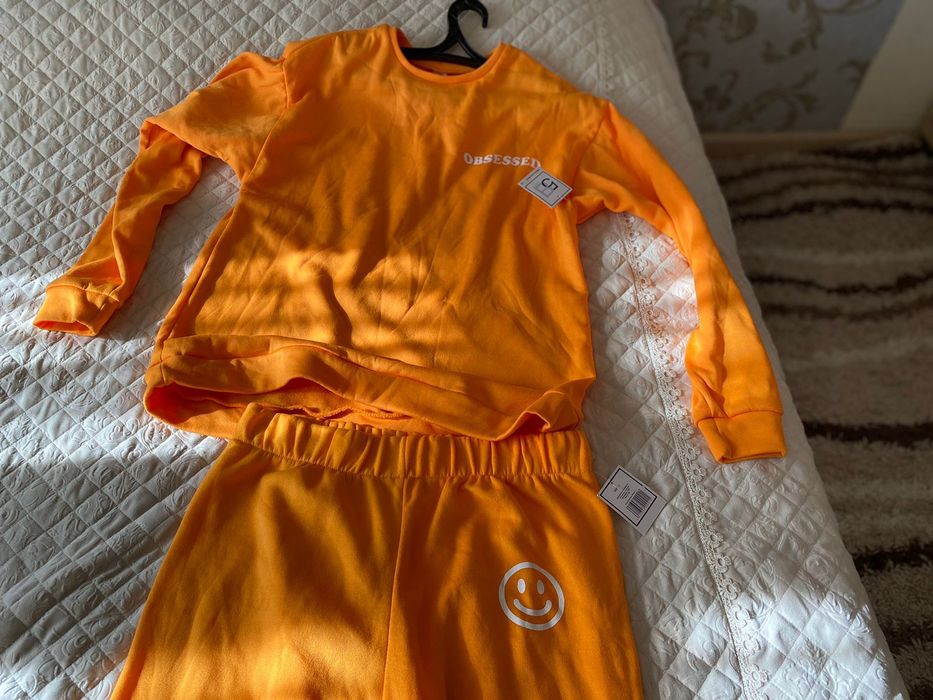 женская одежда цветная