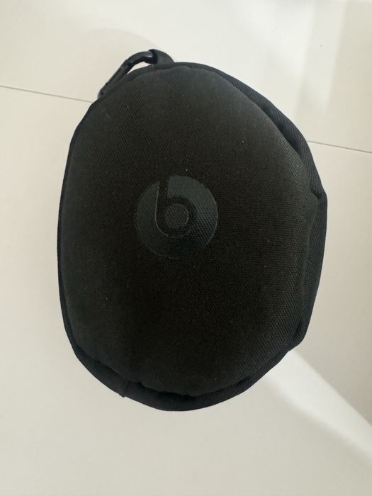 Беспроводные наушники Beats