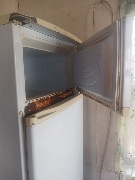 Продам холодильник