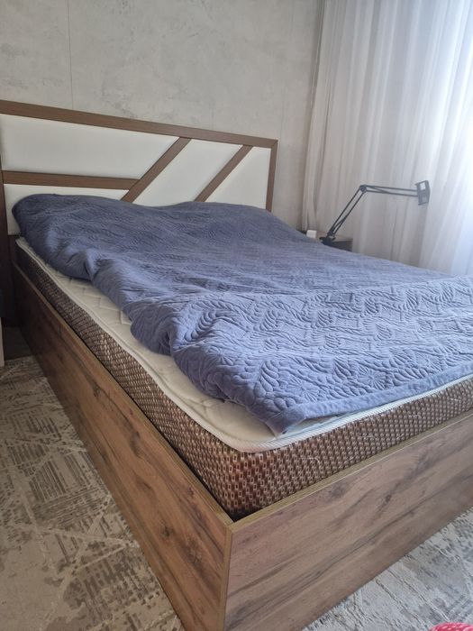 Продам спальный гарнитур