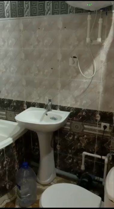 1 хонали 2 хонали килинган гиштли квартира ижарага берилади