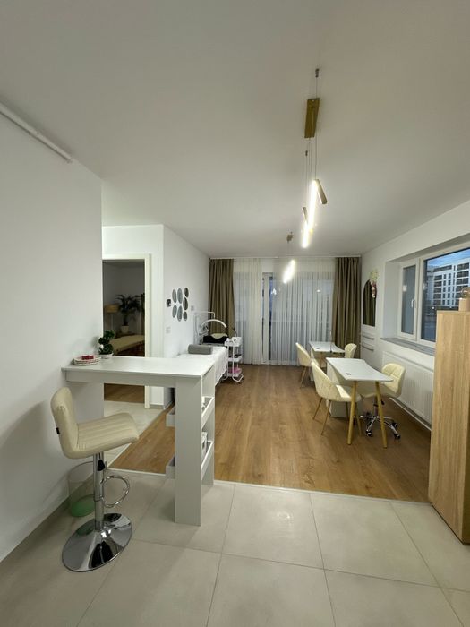 De închiriat studio folosit ca și spațiu comercial Coresi