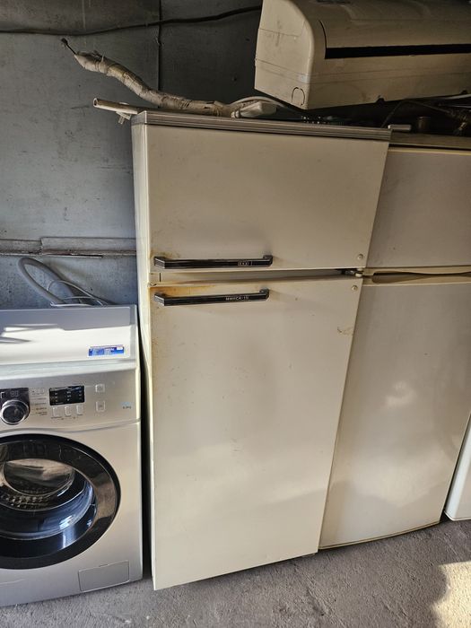 Продаётся холодильник Минск 15 рабочий всё родной