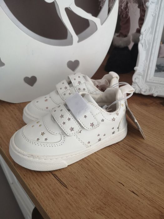 Бели кецове, маратонки Зара  Zara със звездички