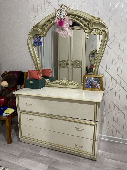 Срочно продам зеркало, ковер, шторы