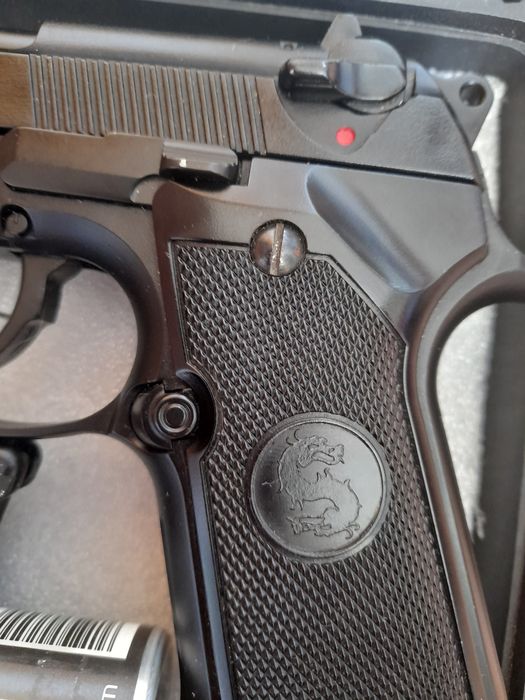 Pistol AIRSOFT REPLICA Beretta M9 greengas  !!