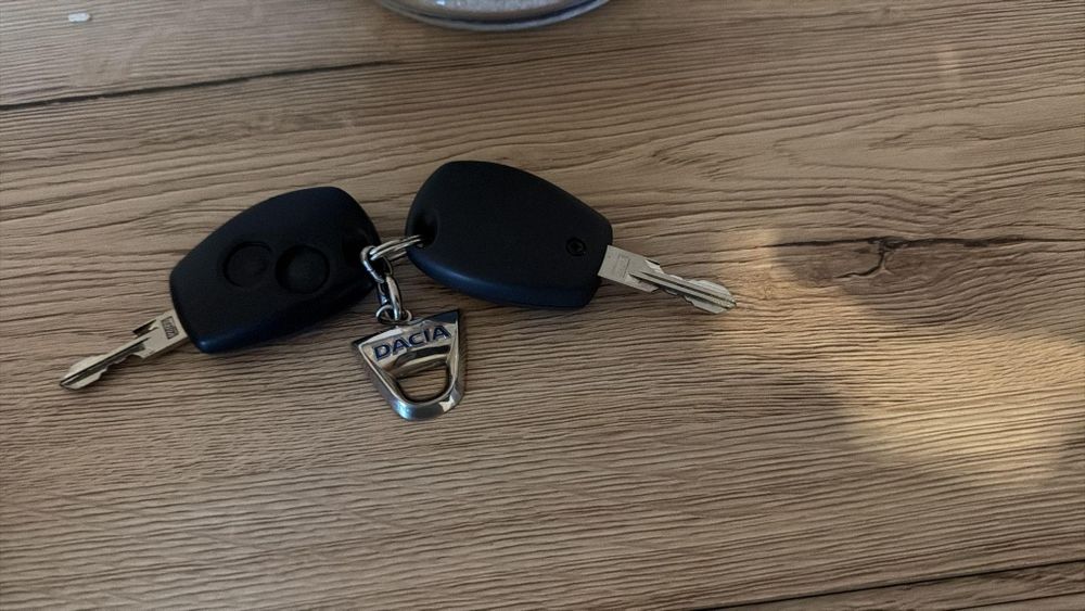 Vând Dacia Duster 1.6 benzină. Nr Zoll valabile 30 zile. RAR efectuat