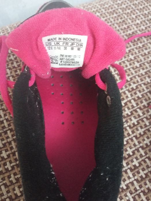 Продам детскую кроссовку