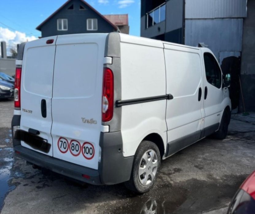 Dezmembrez Renault Trafic 2.0 Diesel