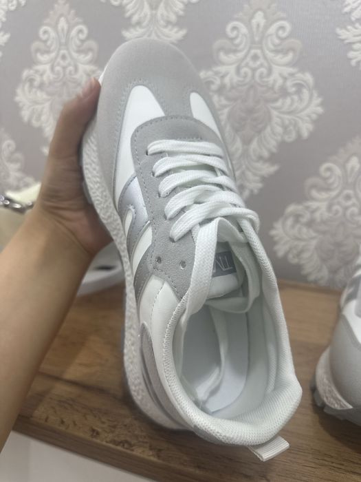 Продается кроссы.Состояние новое.