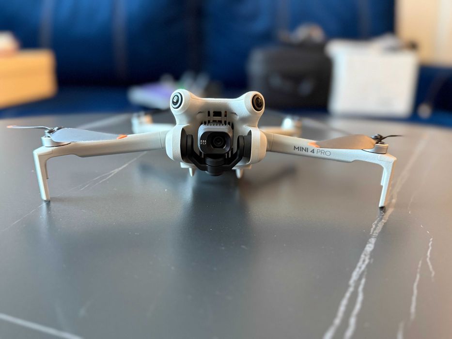 DJI Mini 4 Pro с 3 батерии и станция за зареждане+ DJI RC2 – като нов