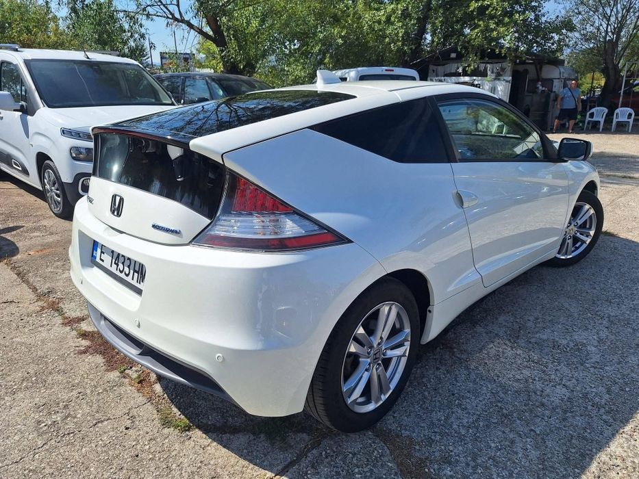 Продава се Honda CR-Z 1.5 Hybrid, 2010 г., в красив цвят бяла перла, с ръчна 6-степенна скоростна кутия