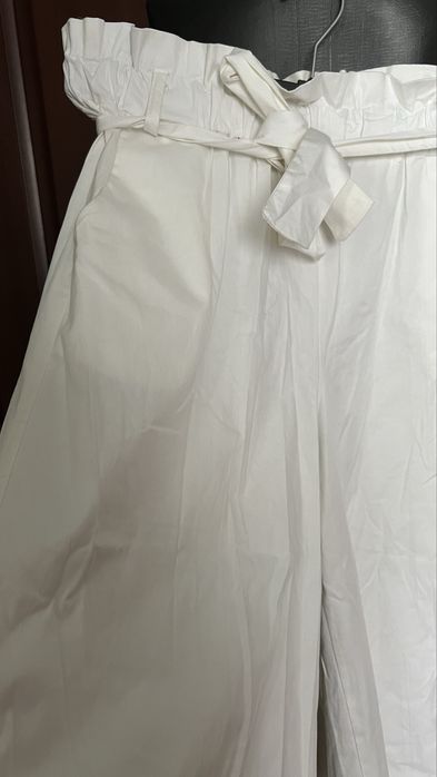 Pantaloni albi largi culottes