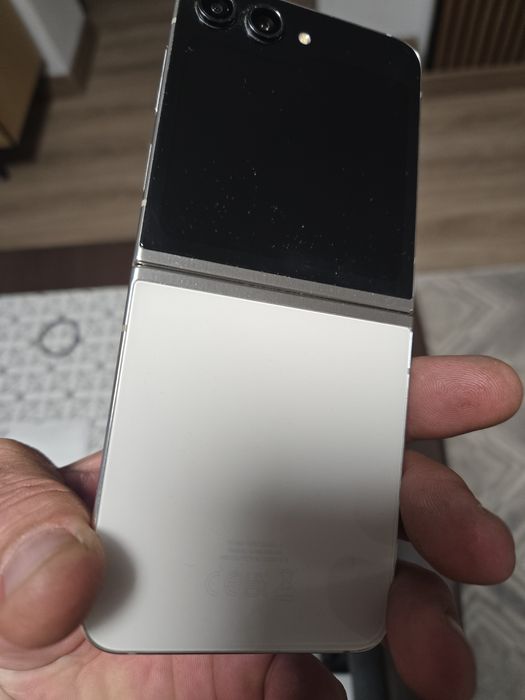 Samsung  galaxy Z Flip5
