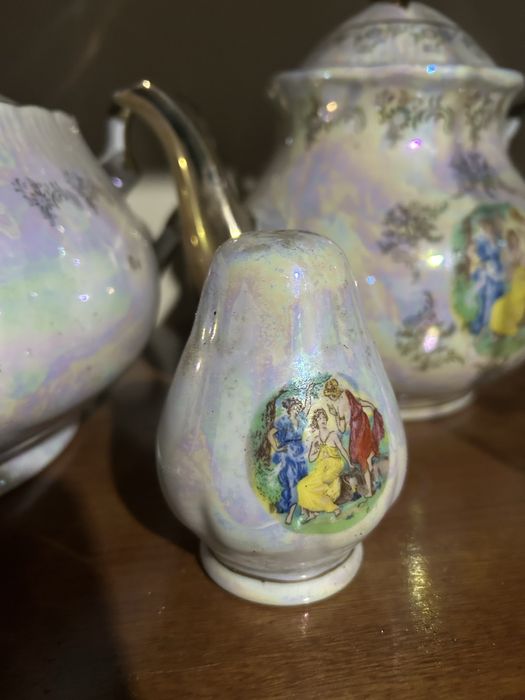 Мадонна супница, чайник и перечница