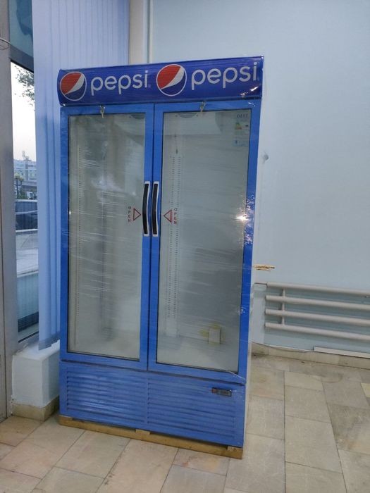 Продается витринние холодильник.