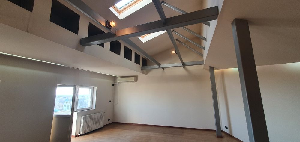 Giurgiu  Bulevardul Mihai Viteazul 3 decomandate 66500 euro