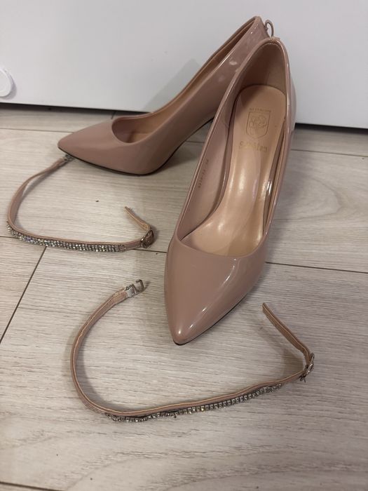 Туфли на каблуке молочные